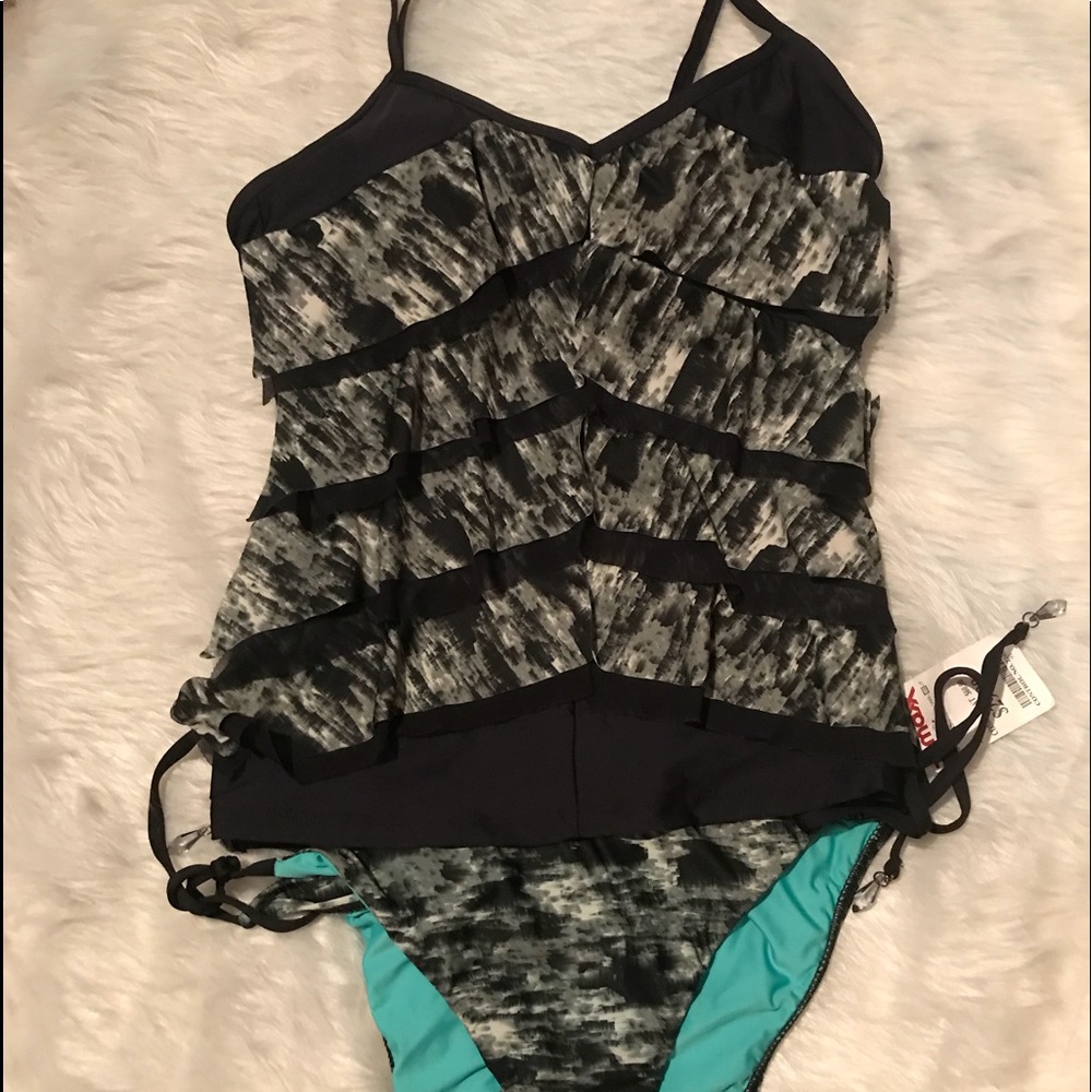 NWT size 6 two piece by LUXE black and grey ruffle